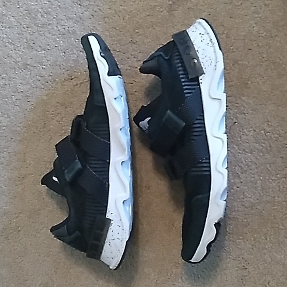 Women's Black Sorel Tennis Shoes, Size 6 - Picture 7 of 8
